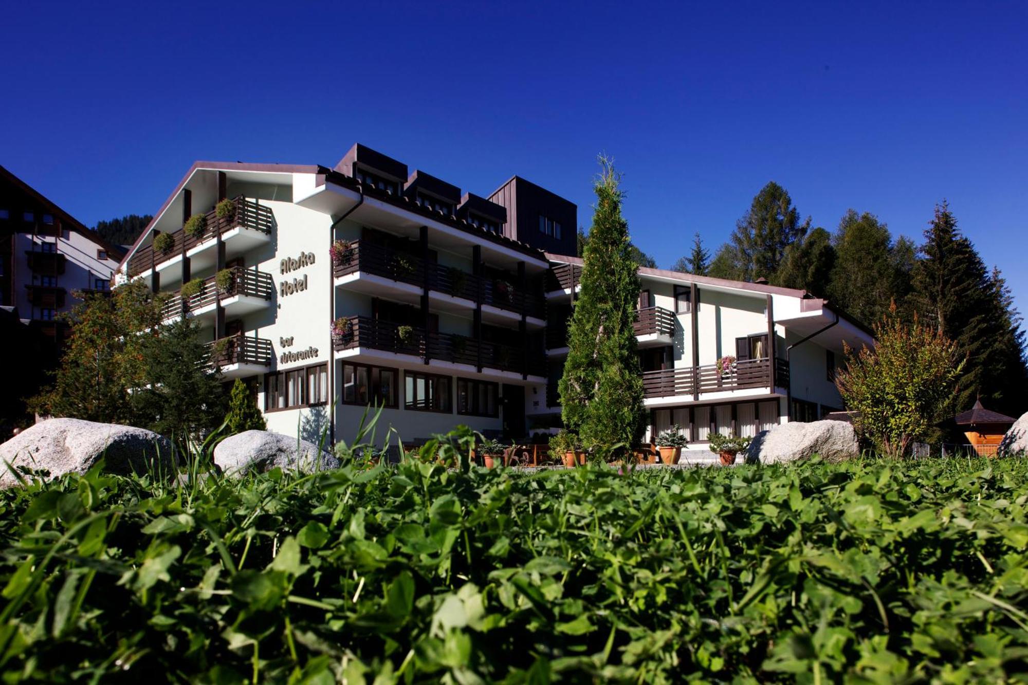 Hotel Alaska Folgarida Exterior photo