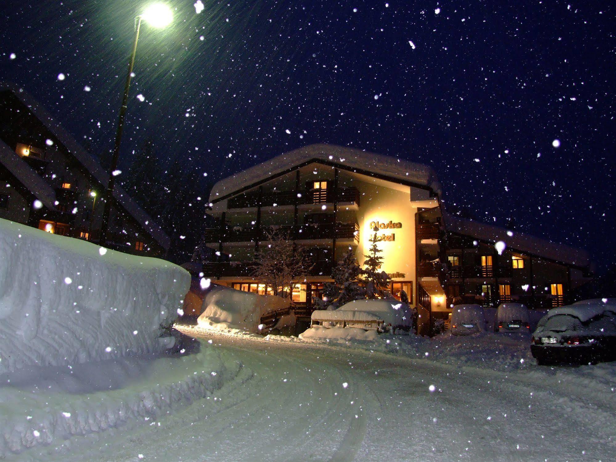 Hotel Alaska Folgarida Exterior photo